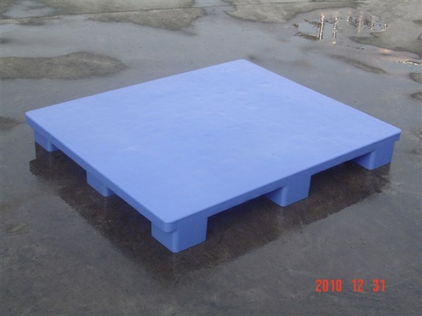 Nine legged support Closed Deck Plastic Pallets