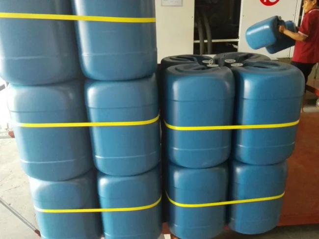 Tight-Head Plastic Containers & Jerry cans Plastic 