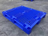 METRIC SIZED PLASTIC PALLETS